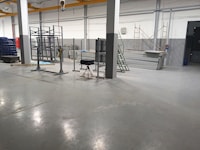 Industrial self-leveling floor in the workshop