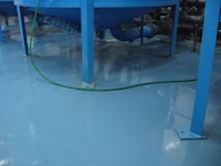 Self-leveling floor in the premises of the water utility